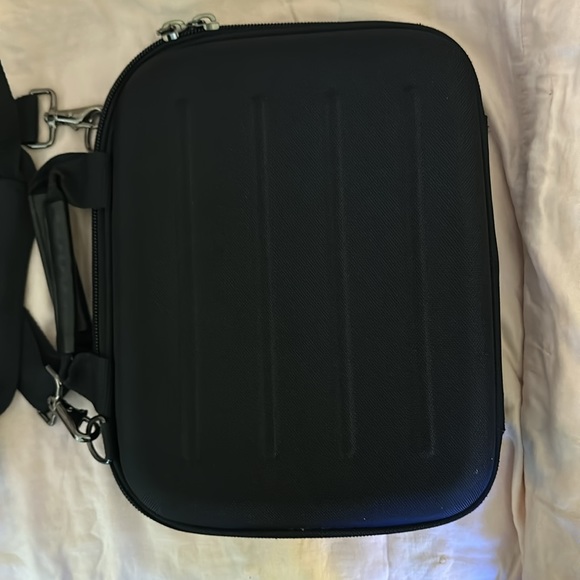 Kenneth Cole Reaction laptop case with carrying strap Fits 13” wide laptop snug - Picture 3 of 8